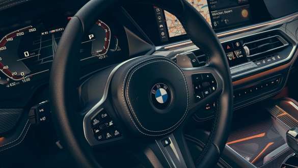 BMW X6 M50i, Steptronic Sport -automaattivaihteisto. BMW X6 M50i, Steptronic Sport -automaattivaihteisto.