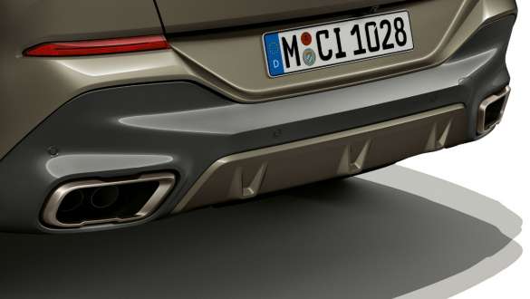 BMW X6 M50i:n perä, jossa M Sport -pakoputkisto BMW X6 M50i:n perä, kuva M Sport -pakoputkistosta