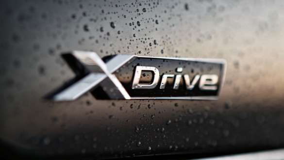 BMW X6 M50i, jossa xDrive BMW X6 M50i, jossa älykäs xDrive-nelivetojärjestelmä
