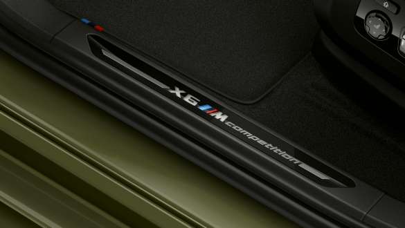 BMW X6 M Competitionin kynnyslistat, joissa X6 M Competition -tekstilogo Kynnyslistat, joissa X6 M Competition -tekstilogo, BMW X6 M Competition F96 2020, ulkopuoli