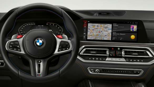 BMW X6 M Competitionin M-malleille tyypillinen mittaristo M-malleille tyypillinen mittaristo, BMW X6 M Competition F96 SUV 2020, ohjaamo