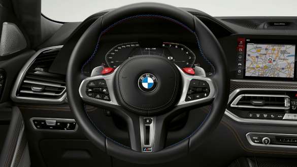 BMW X6 M Competition, jossa M Servotronic BMW X6 M Competition, jossa M Servotronic, F96 2020, ohjaamo