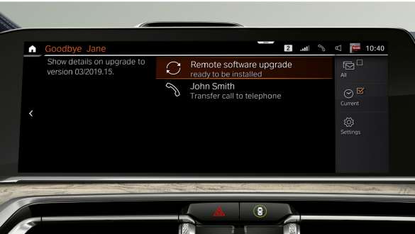 BMW X7 M -auto ja Remote Software Upgrade BMW X7 M -auto, Remote Software Upgrade: lähikuva kuljettajan paneelista, G07