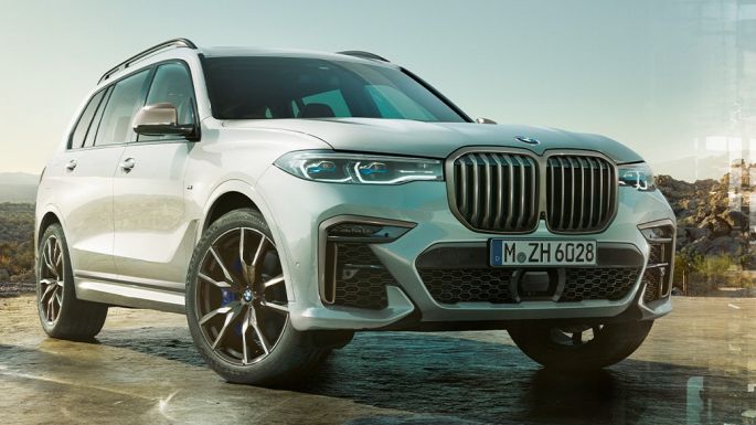 BMW X7 M -auto, 3/4-näkymä edestä BMW X7 M -auto, Mineral White, pysähtyneenä, 3/4-näkymä edestä, G07, 2019