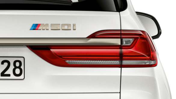 BMW X7 M50i G07 2019 mallin nimi perässä BMW X7 M50i G07 2019 mallin nimi perässä