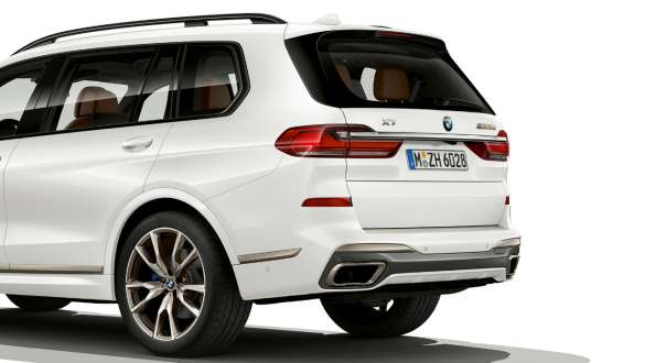 BMW X7 M -auto ja M Sport -tasauspyörästö G07 2019 BMW X7 M -auto ja M Sport -tasauspyörästö G07 2019, lähikuva perästä