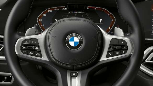 BMW X7 M -auto ja Steptronic Sport -vaihteisto G07 2019 BMW X7 M -auto ja Steptronic Sport -vaihteisto G07 2019, kojelauta