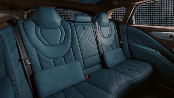 BMW XM G09, takaistuimet M Loungessa BMW XM G09:n sisätila, takaistuimet M Loungessa
