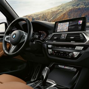 BMW X3 M40i, ohjauspyörä ja kojelauta BMW X3 M40i, ohjauspyörä ja kojelauta