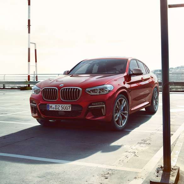 BMW X4, ulkopuoli BMW X4 M40i G02 2018 Flamenco Red Brilliant Effect, kolmen neljäsosan näkymä etuosasta