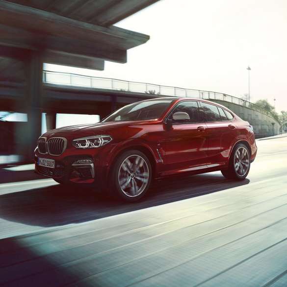 Dynaaminen keula, BMW X4 BMW X4 M40i G02 2018 Flamenco Red Brilliant Effect, kolmen neljäsosan näkymä etuosasta