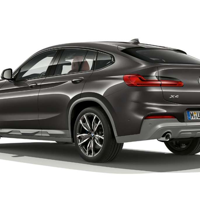 Kolmen neljäsosan näkymä takaosasta, BMW X4 Business M Sport X BMW X4 xDrive30i Business M Sport X G02 2018 Sophisto Grey Brilliant Effect, kolmen neljäsosan näkymä takaosasta