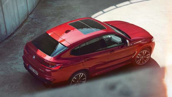 BMW X4 lintuperspektiivistä BMW X4 M40i G02 2018 Flamenco Red Brilliant Effect, lintuperspektiivi