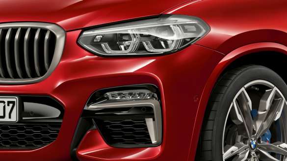 Adaptiiviset LED-ajovalot ja ilmanottoaukot, BMW X4 Adaptiiviset LED-ajovalot ja ilmanottoaukot, BMW X4 M40i G02 2018 Flamenco Red Brilliant Effect, lähikuva edestä