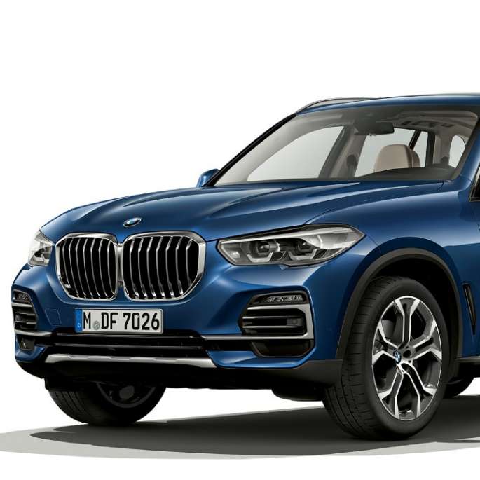 Business xLine, BMW X5 xDrive40i, kolmen neljäsosan näkymä etuosasta Business xLine, BMW X5 xDrive40i G05 2018 metalliväri Phytonic Blue, kolmen neljäsosan näkymä etuosasta