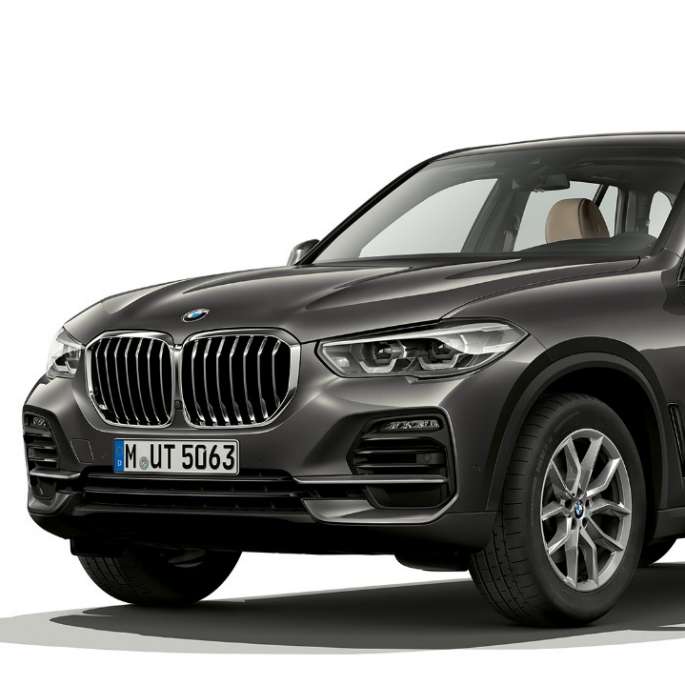 Perusmalli, BMW X5 xDrive30d, kolmen neljäsosan näkymä etuosasta Perusmalli, BMW X5 xDrive30d G05 2018 Sophisto Grey Brilliant Effect, kolmen neljäsosan näkymä etuosasta