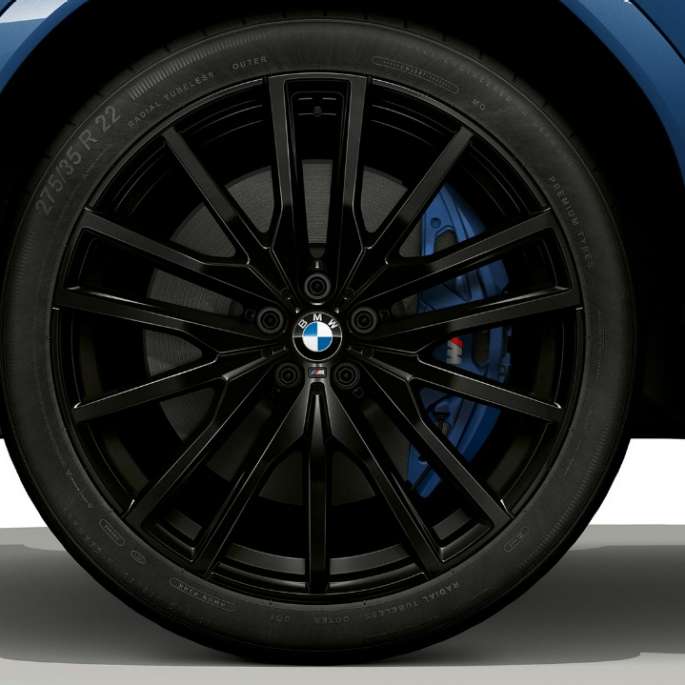 BMW X6, jossa M Sport -paketti, kevytmetallivanne. BMW X6, jossa M Sport -paketti, kuva kevytmetallivanteesta.