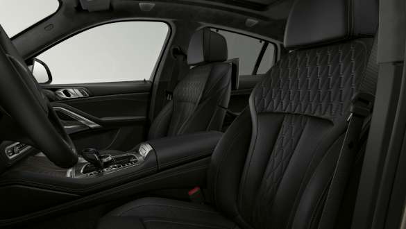 BMW X6, urheiluistuimet. BMW X6, sisätila, kuva urheluistuimista.