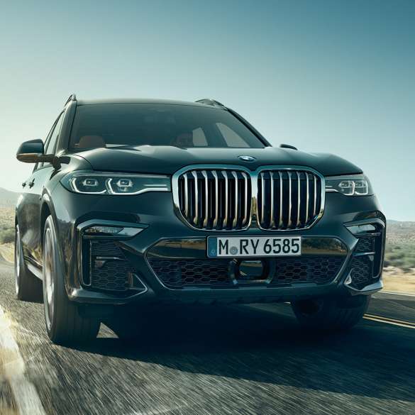 BMW X7:n keula BMW X7, Arctic Grey, ulkopuoli, keula sammakkoperspektiivistä, G07 2019