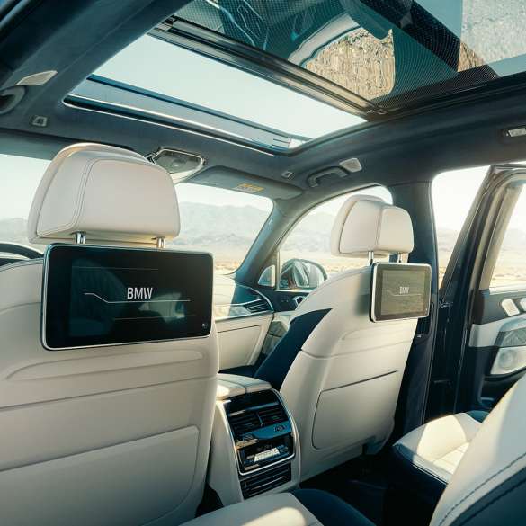 BMW X7:n sisätilat BMW X7:n sisätilat: näkymä kolmannelta istuinriviltä