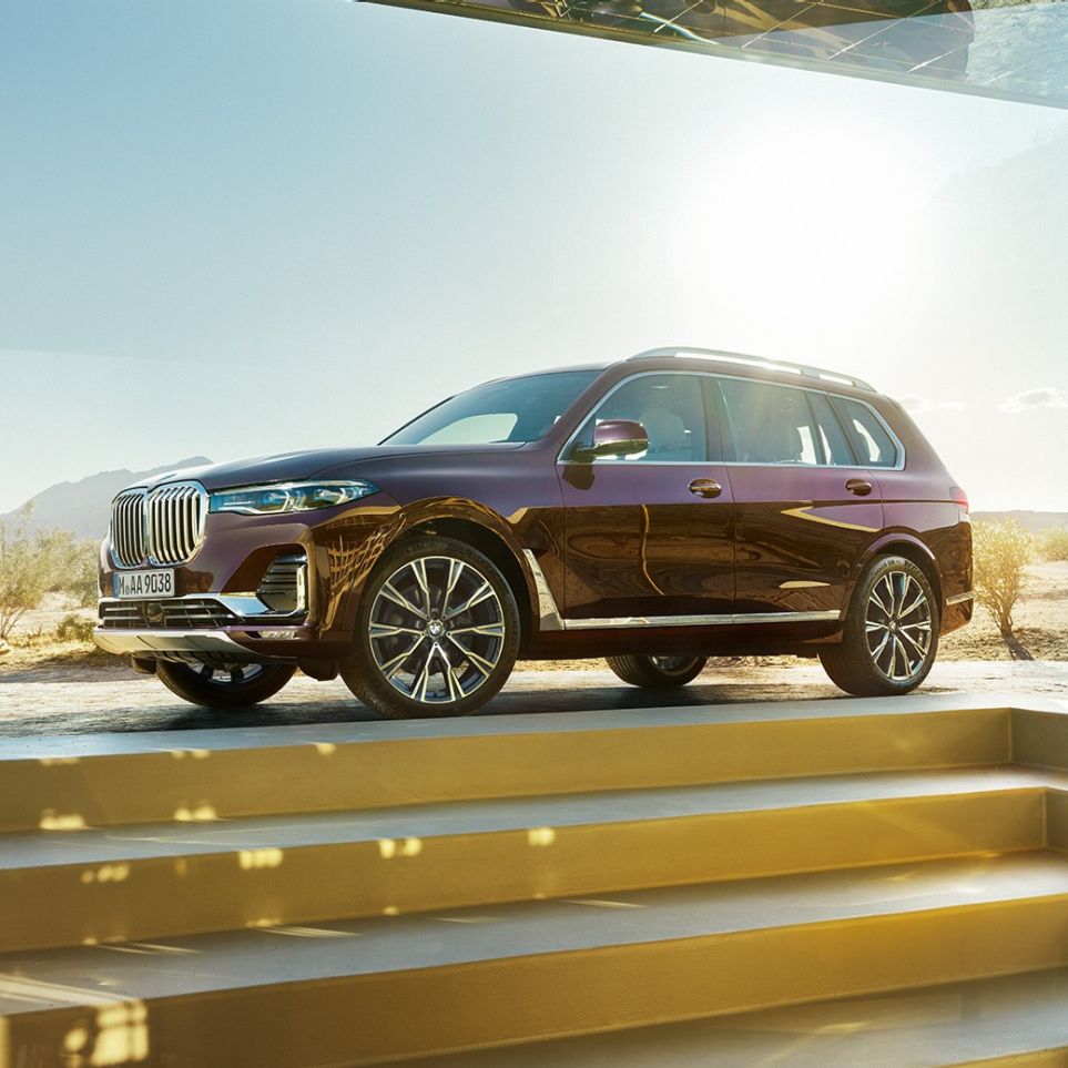 BMW Individual X7 xDrive40i, sivuperspektiivi BMW X7, metalliväri Ametrin sivuperspektiivistä, G07 2019