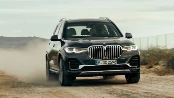 Executive Drive Pro: BMW X7 liikkeellä maastossa BMW X7 liikkeellä maastossa