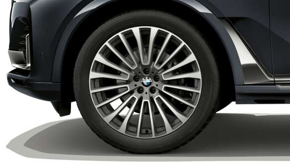 BMW X7:n 22’’ kevytmetallinvanteet Lähikuva BMW X7:n 22-tuumaisesta kevytmetallivanteesta