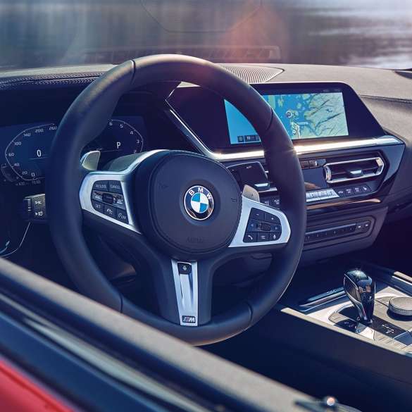 BMW Z4 Roadsterin ohjaamo Kuva BMW Z4 Roadsterin kuljettajan paikasta