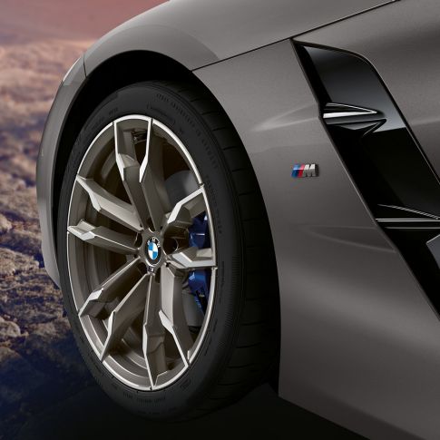BMW Z4 Roadsterin etupyörä Harmaan BMW Z4 Roadsterin etupyörä