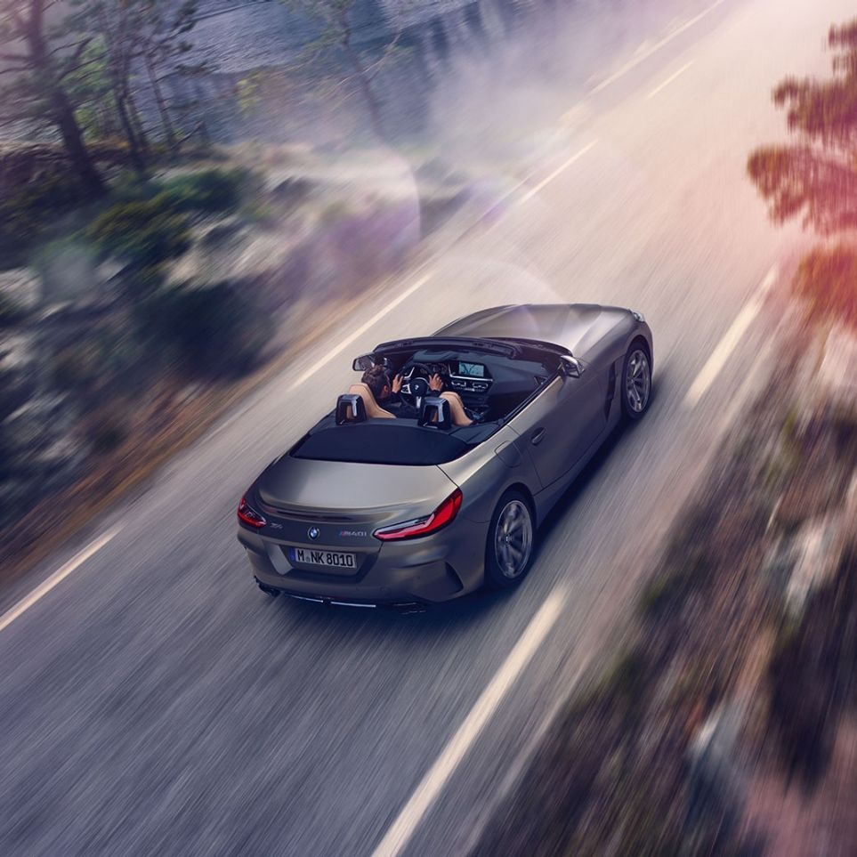 BMW Z4 Roadster ylhäältäpäin Liikkuva harmaa BMW Z4 Roadster ylhäältäpäin