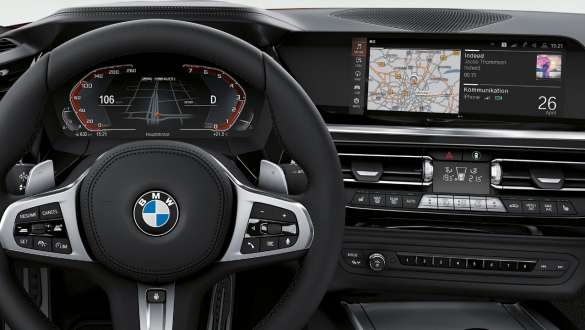 BMW Z4 Roadster jossa BMW Live Cockpit BMW Z4 Roadster jossa BMW Live Cockpit