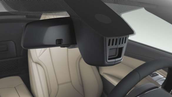 BMW Z4 Roadsterin Driving Assistant Kuva tuulilasin läpi BMW Z4 Roadsterin sisätilaan
