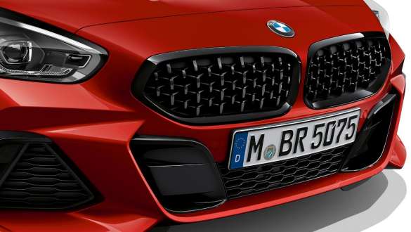 BMW Z4 Roadsterin jäähdyttimen säleikkö BMW Z4 Roadsterin jäähdyttimen säleikön ritiläkennodesign