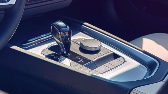BMW Z4 Roadsterin Steptronic Sport -automaattivaihteisto Steptronic Sport -automaattivaihteisto: lähikuva keskikonsolista