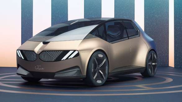 BMW i Vision Circular 2021, ulkopuolen muotoilu, 3/4-näkymä keulasta BMW i Vision Circular 2021 -visioajoneuvo, ulkopuolen muotoilu, 3/4-näkymä keulasta