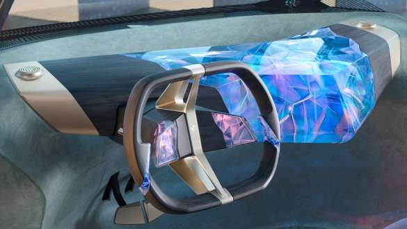 Leijuva kojelauta veistoksena BMW i Vision Circular 2021 -mallissa BMW i Vision Circular 2021 -visioajoneuvo, sisätilan muotoilu, leijuva kojelauta veistoksena