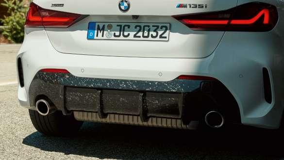 M Performance -takadiffuusoriosa Carbon, BMW 1-sarja F40, M Performance -osat M Performance -takadiffuusoriosa Carbon, BMW 1-sarja F40, M Performance -osat, lähikuva