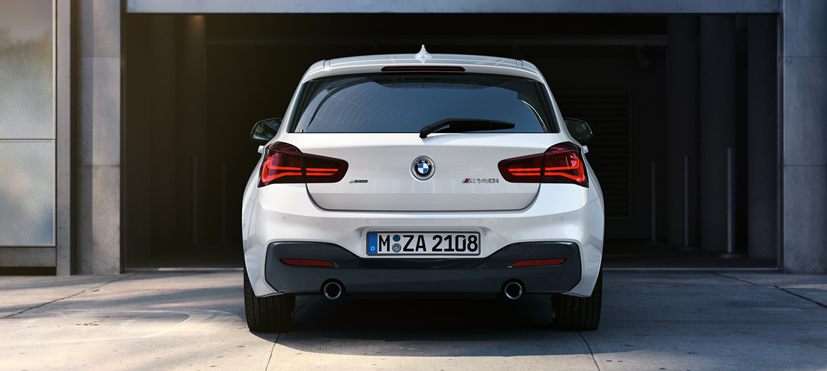 BMW 1-sarja M140i M Performance takaa BMW 1-sarja M140i M Performance takaa