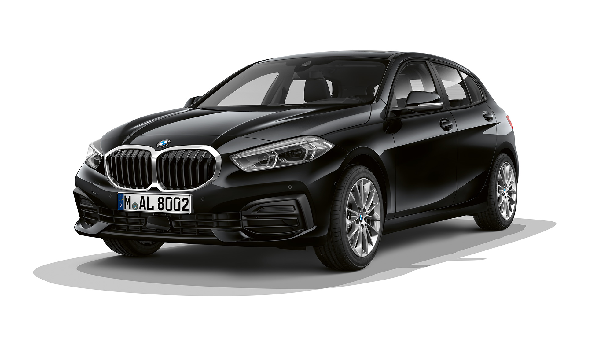 BMW 1-sarjan Advantage-paketti, 3/4 kuva etuosasta. BMW 1-sarjan Advantage-paketti, musta, 3/4 kuva etuosasta.
