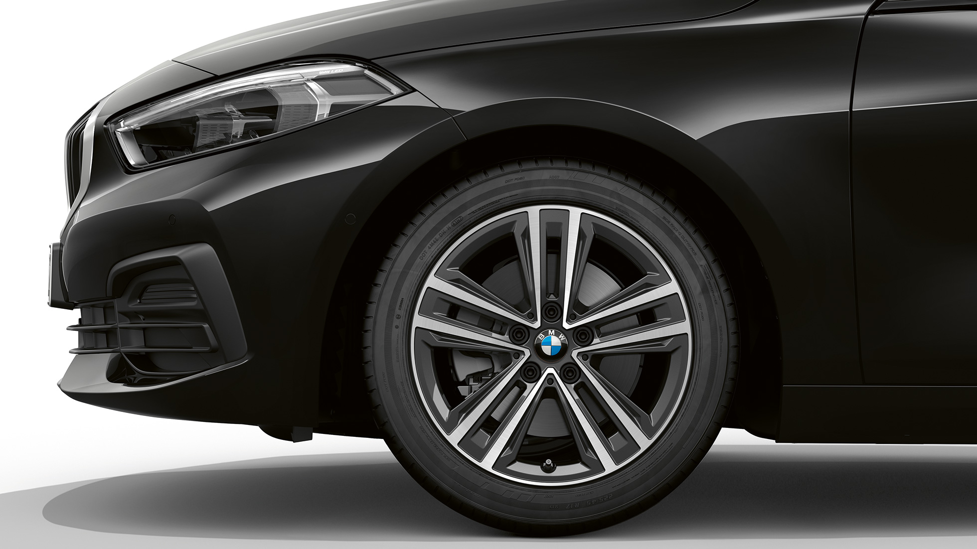 16” kevytmetallivanne Star-spoke 517. BMW 1-sarjan Advantage-paketti, musta, sivulla edessä 16’’ kevytmetallivanne Star-spoke 517.