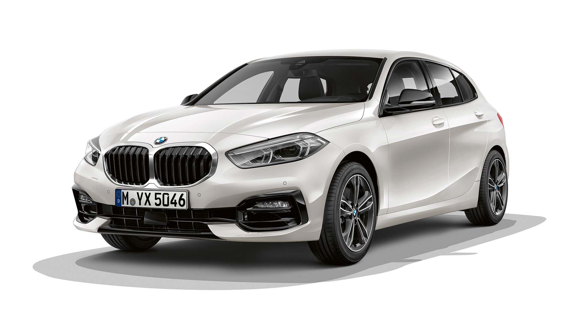 BMW 1-sarjan Sport Line -paketti, 3/4 kuva etuosasta. BMW 1-sarjan Sport Line -paketti, Mineral White metalliväri, 3/4 kuva etuosasta.