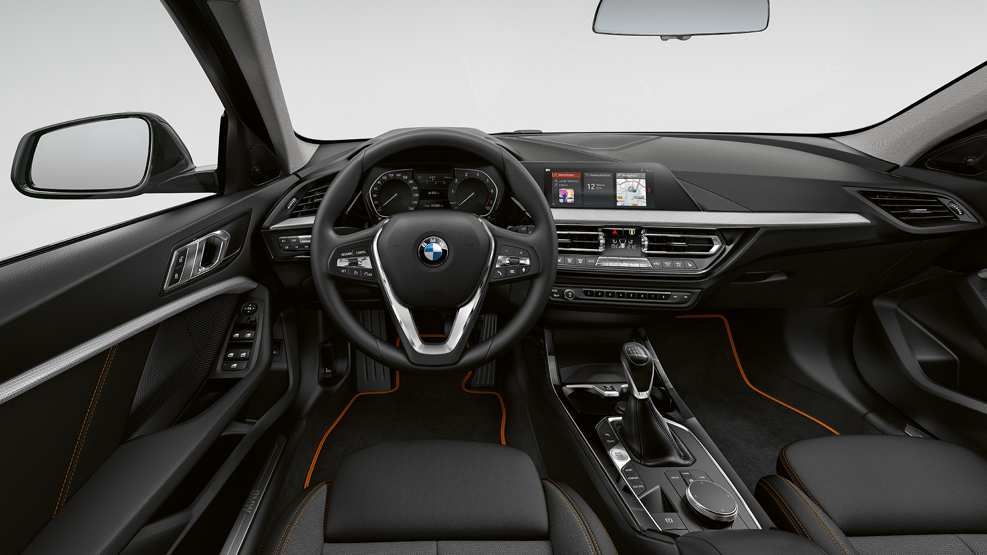 Nahkainen urheiluohjauspyörä. BMW 1-sarjan Sport Line -paketti, jossa nahkainen urheiluohjauspyörä.