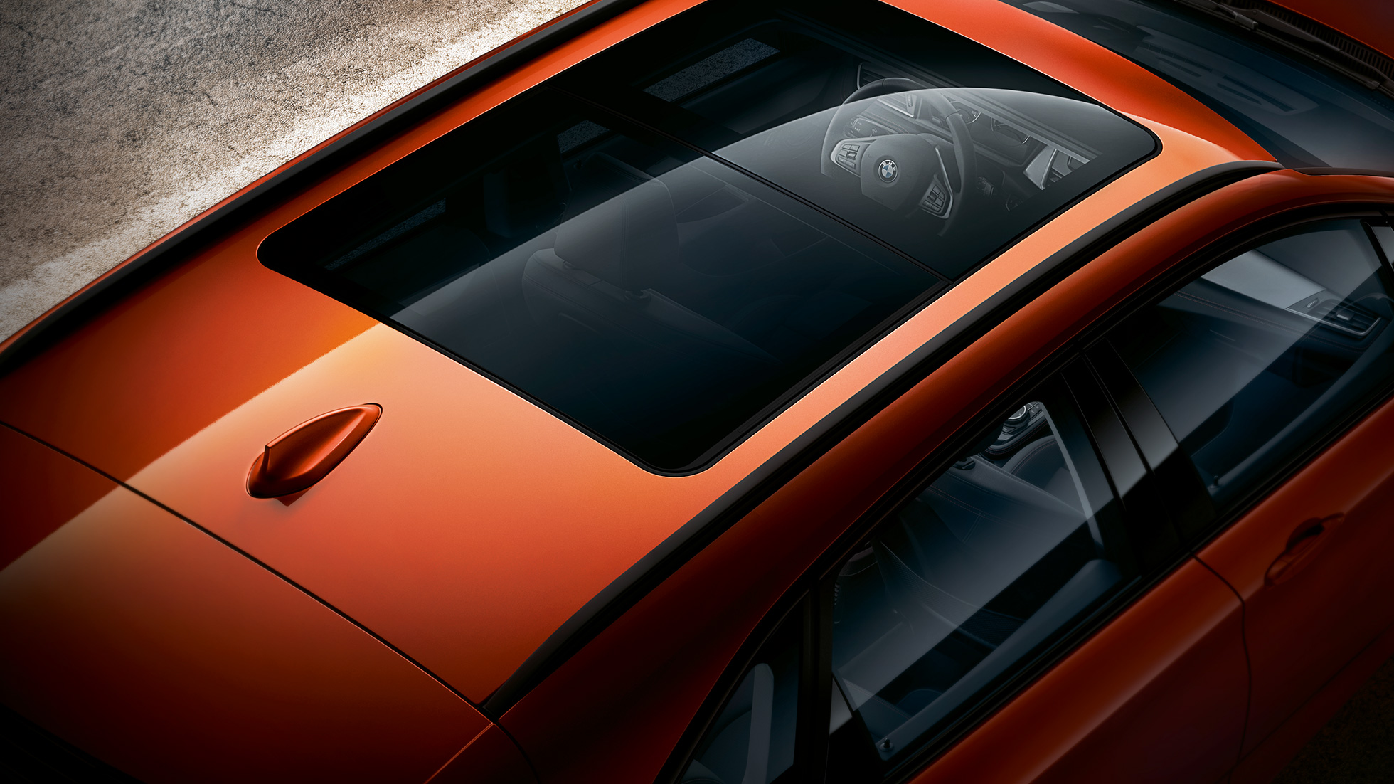 Panoraamalasikatto, BMW 2-sarjan Active Tourer Panoraamalasikatto, BMW 2-sarjan Active Tourer F45 Facelift 2018 metalliväri Sunset Orange, lintuperspektiivi
