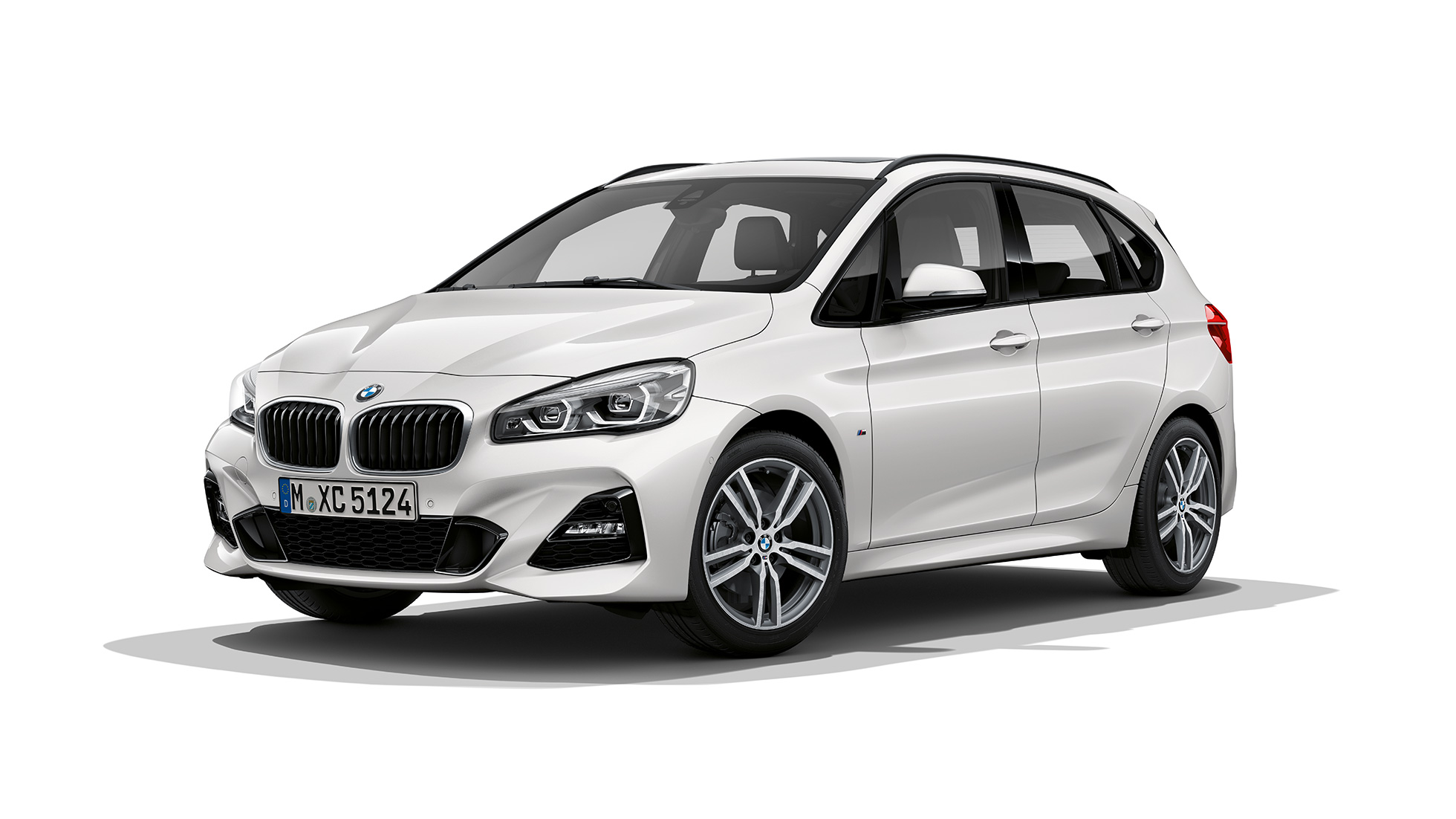 BMW 2-sarjan Active Tourer Business M Sport Valkoinen BMW 2-sarjan Active Tourer 220d xDrive Business M Sport F45 2018 metalliväri Mineral White, kolmen neljäsosan näkymä keulasta