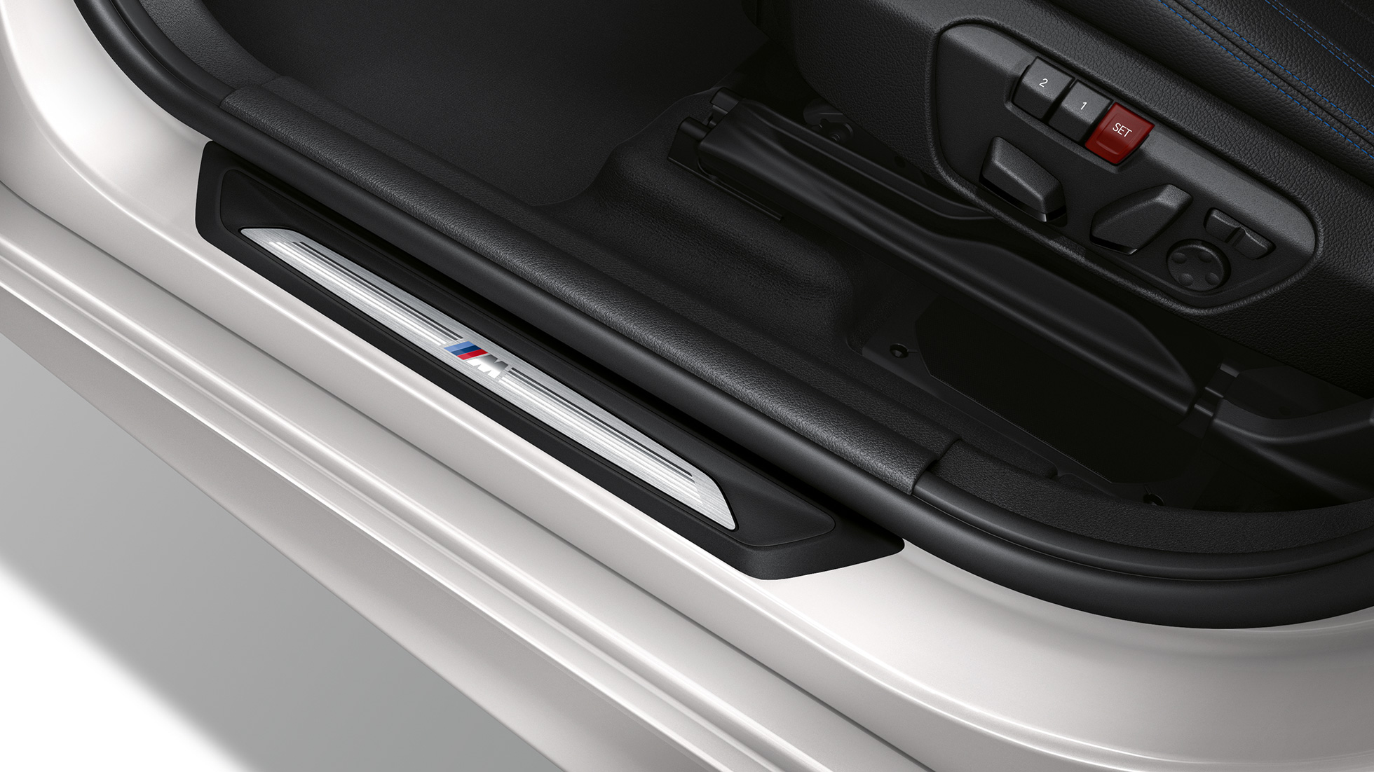 Kynnyslistat, BMW 2-sarjan Active Tourer Business M Sport Kynnyslistat, BMW 2-sarjan Active Tourer 220d xDrive Business M Sport F45 2018 metalliväri Mineral White, sisätila