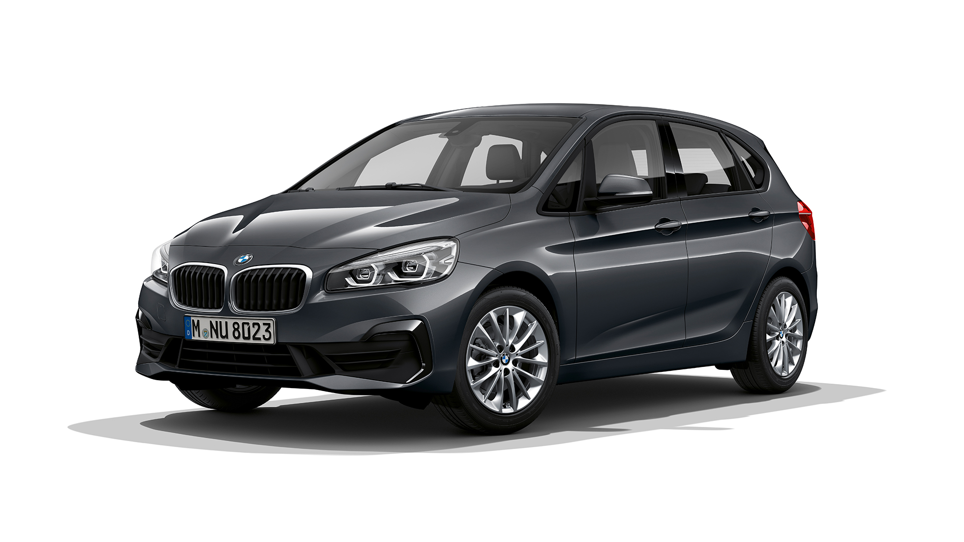 Kolmen neljäsosan näkymä keulasta, BMW 2-sarjan Active Tourer Business-varustelu BMW 2-sarjan Active Tourer Business-varustelu 218i F45 2018 metalliväri Mineral Grey, kolmen neljäsosan näkymä keulasta