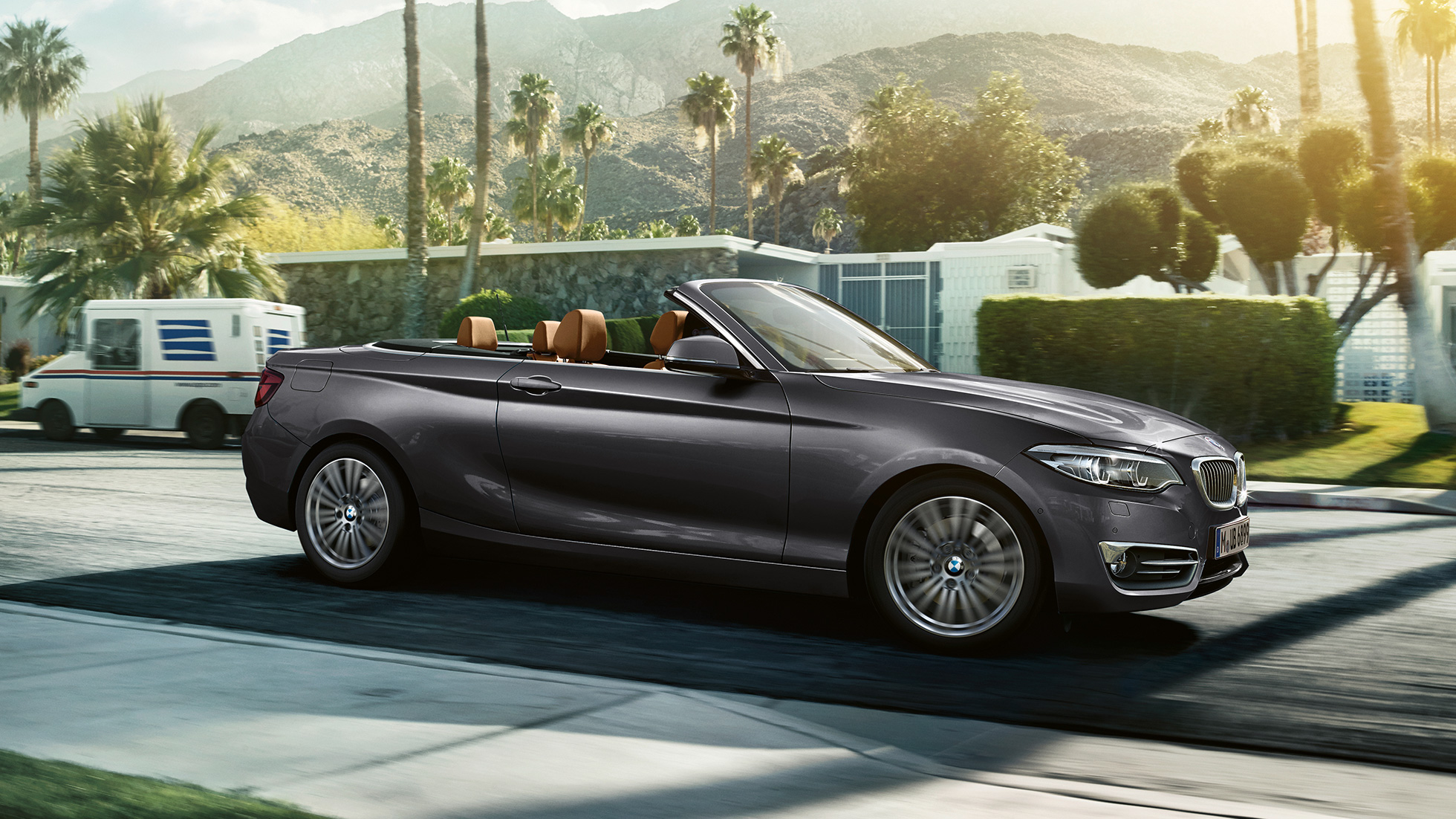 BMW 2-sarjan Cabrio, sivukuva liikkuvasta autosta BMW 2-sarjan Cabrio, sivukuva liikkuvasta autosta