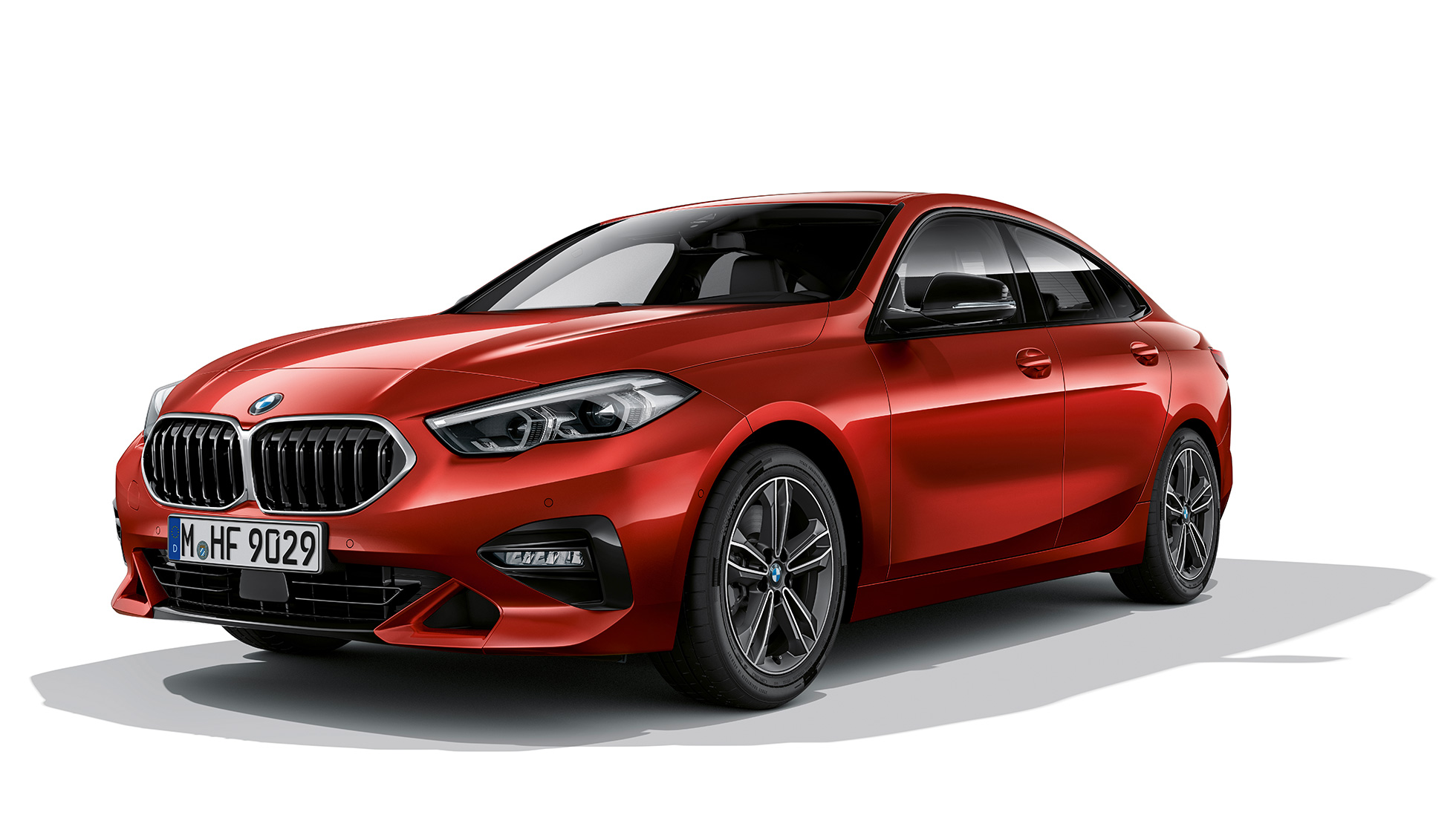 BMW-jäähdyttimensäleikkö, BMW 2-sarjan Gran Coupé Business Sport Jäähdyttimensäleikkö, jossa kromattu kehys, BMW 2-sarjan Gran Coupé Business Sport Melbourne Red F44, 3/4-sivunäkymä