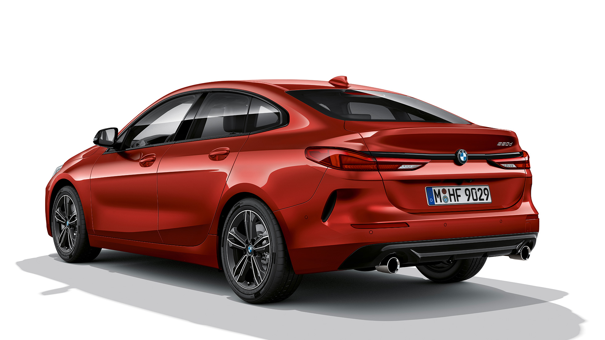 Individual korkeakiiltoinen Shadow Line, BMW 2-sarjan Gran Coupé Business Sport BMW Individual korkeakiiltoinen Shadow Line, BMW 2-sarjan Gran Coupé Business Sport Melbourne Red F44, 3/4-näkymä perästä