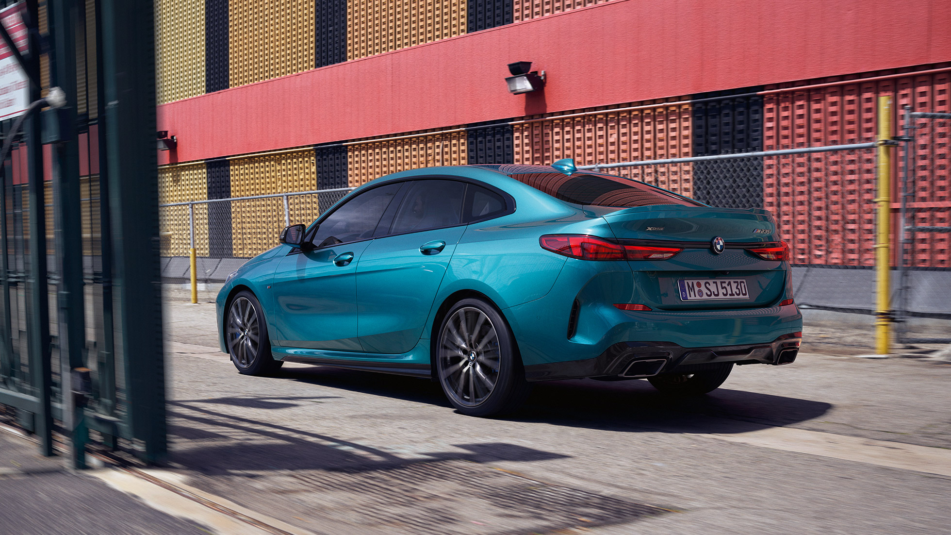 Edistyksellinen muotoilu, BMW 2-sarjan Gran Coupé Edistyksellinen muotoilu, BMW 2-sarjan Gran Coupé metalliväri Snapper Rocks Blue F44, 3/4-sivunäkymä